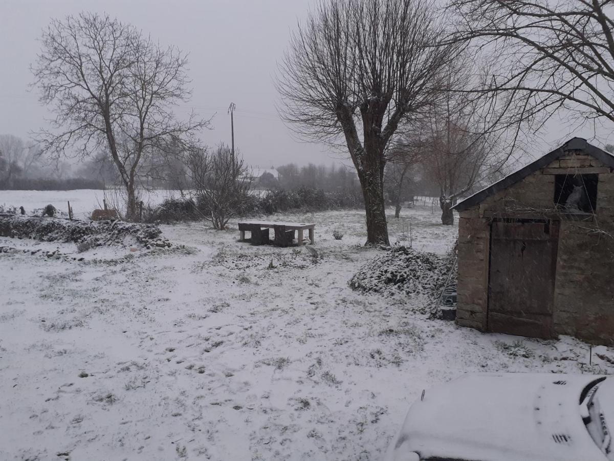 Gite Le Tilleul De La Fontaine Alluy Exterior foto
